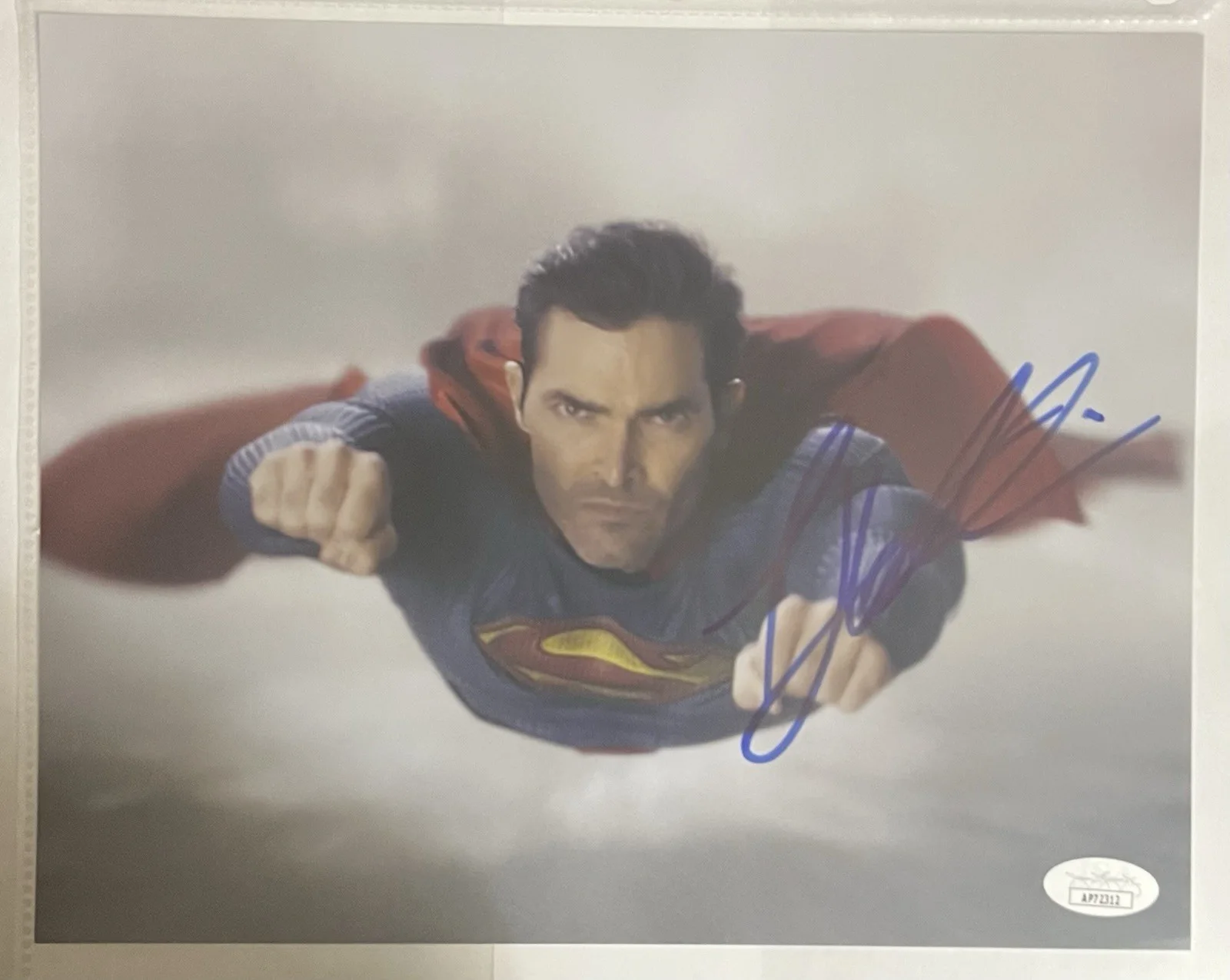 Tyler Hoechlin — TYLER HOECHLIN SIGNED 8X10 From “SUPERMAN & LOIS" As Superman, Flying. JSA COA, изображение 5