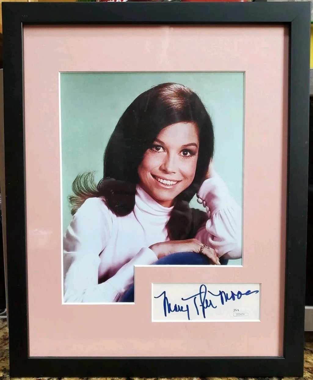 Mary Tyler Moore — NICE FRAMED & MATTED Mary Tyler Moore Index JSA COA Unsigned 8x10 Photo TV Show