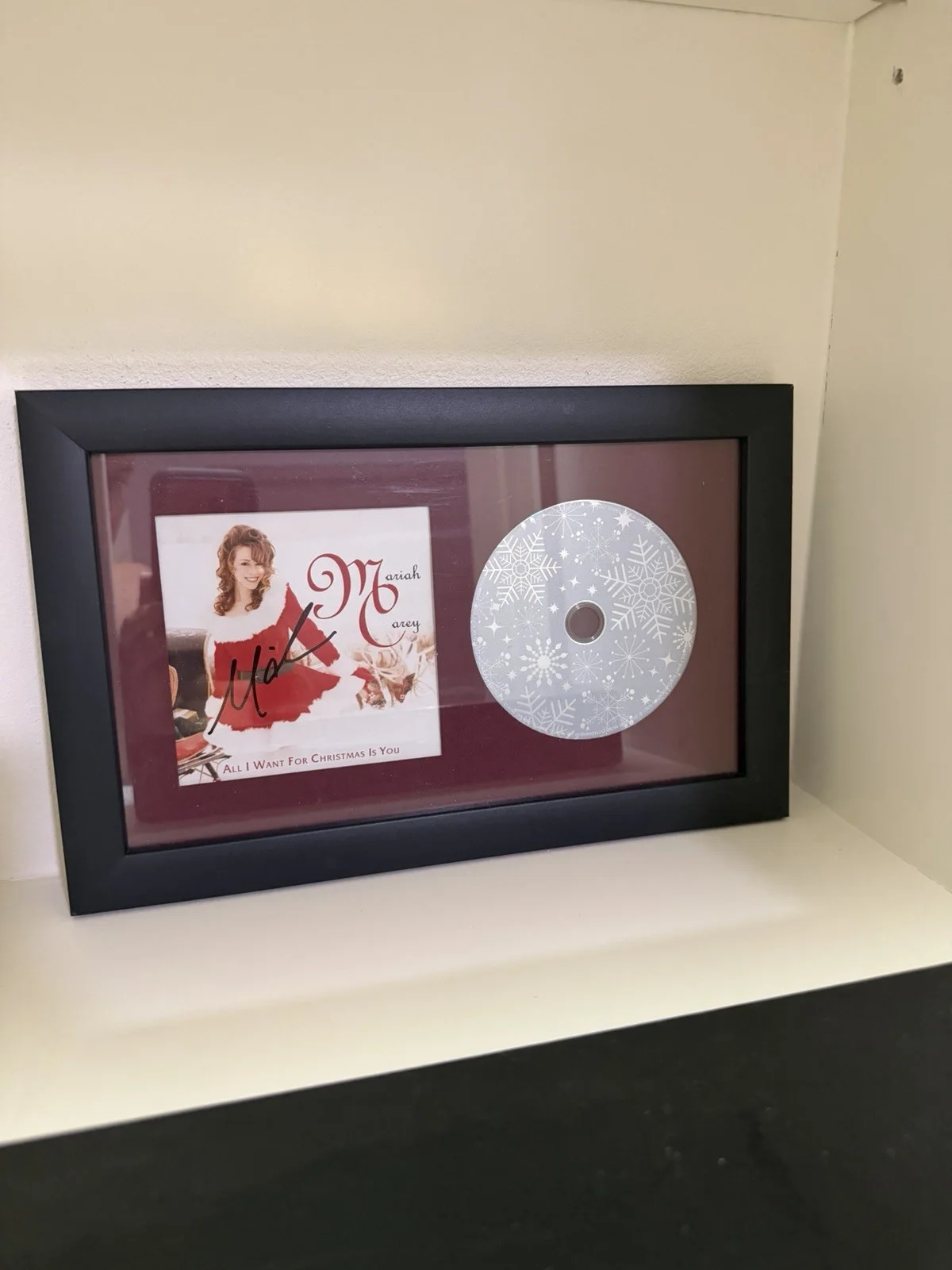 Mariah Carey Signed Original CD & Booklet - All I Want For Christmas Is You, изображение 2