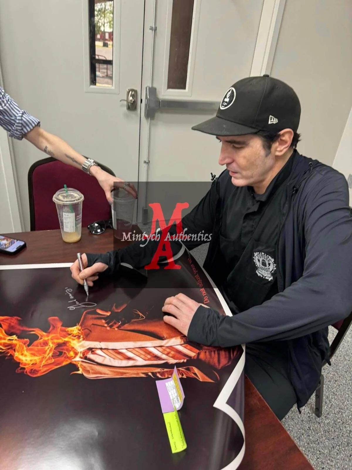 David Dastmalchian — David Dastmalchian signed 11x17 photo Late Night with the Devil Beckett COA, изображение 2