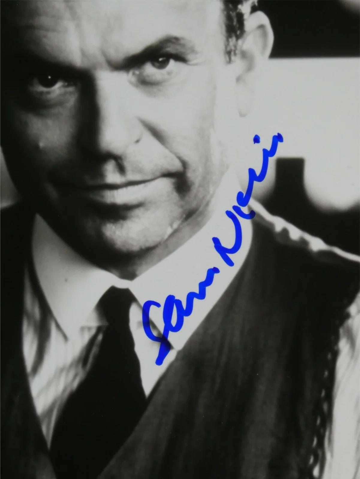 Sam Neill — Sam Neill Signed 5x8 B&W Photo Country Life Autographed JSA COA, image 3
