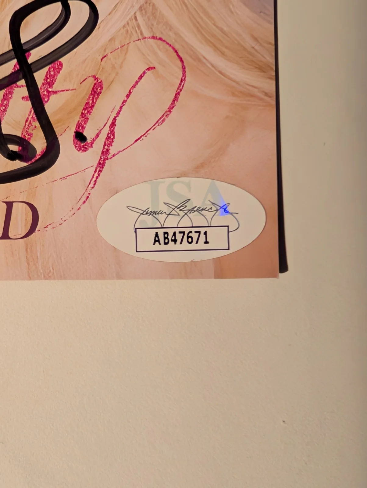 CARRIE UNDERWOOD "Cry Pretty" CD with AUTOGRAPHED Booklet JSA Authentic, image 3