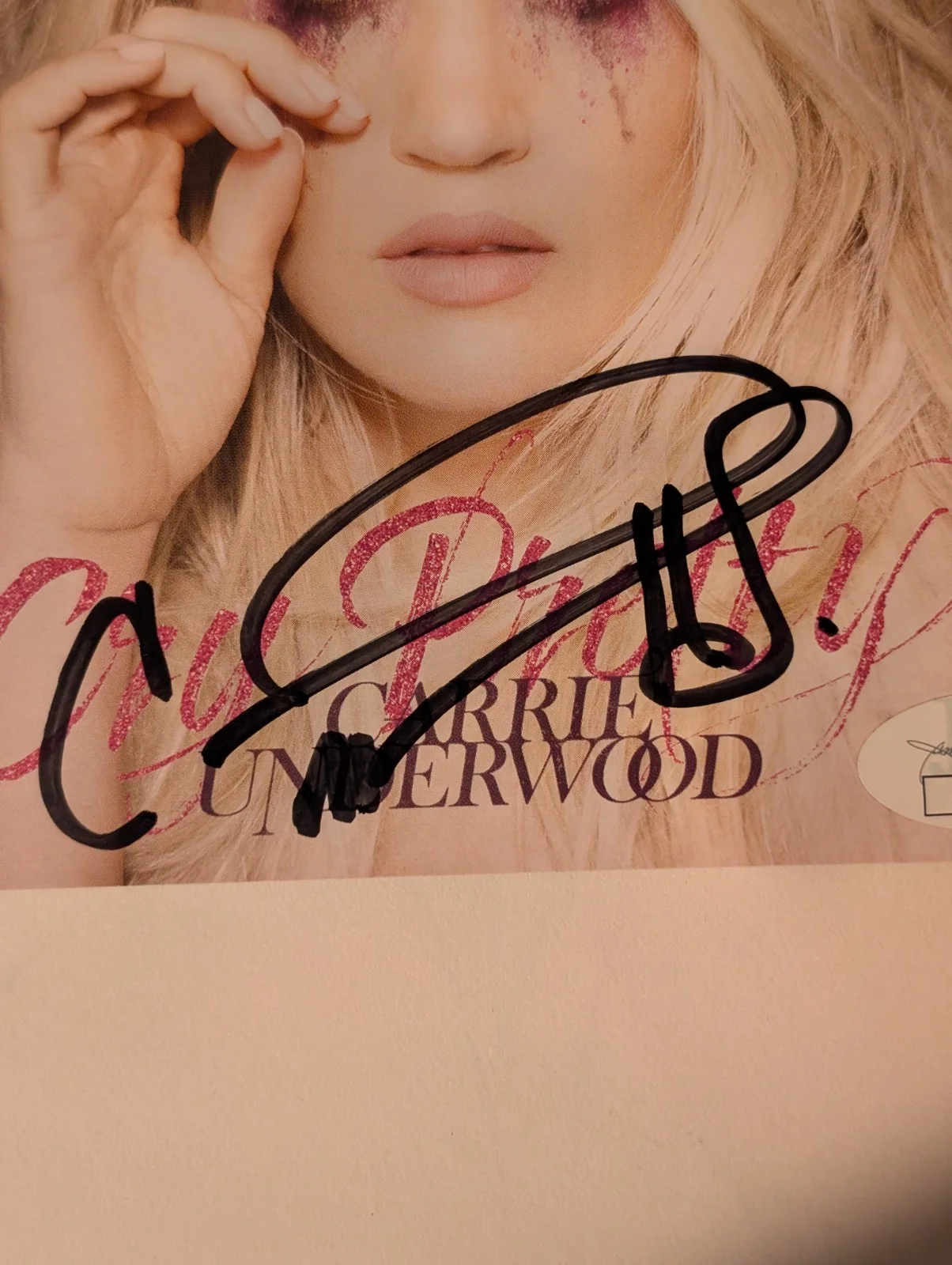 CARRIE UNDERWOOD "Cry Pretty" CD with AUTOGRAPHED Booklet JSA Authentic, image 4