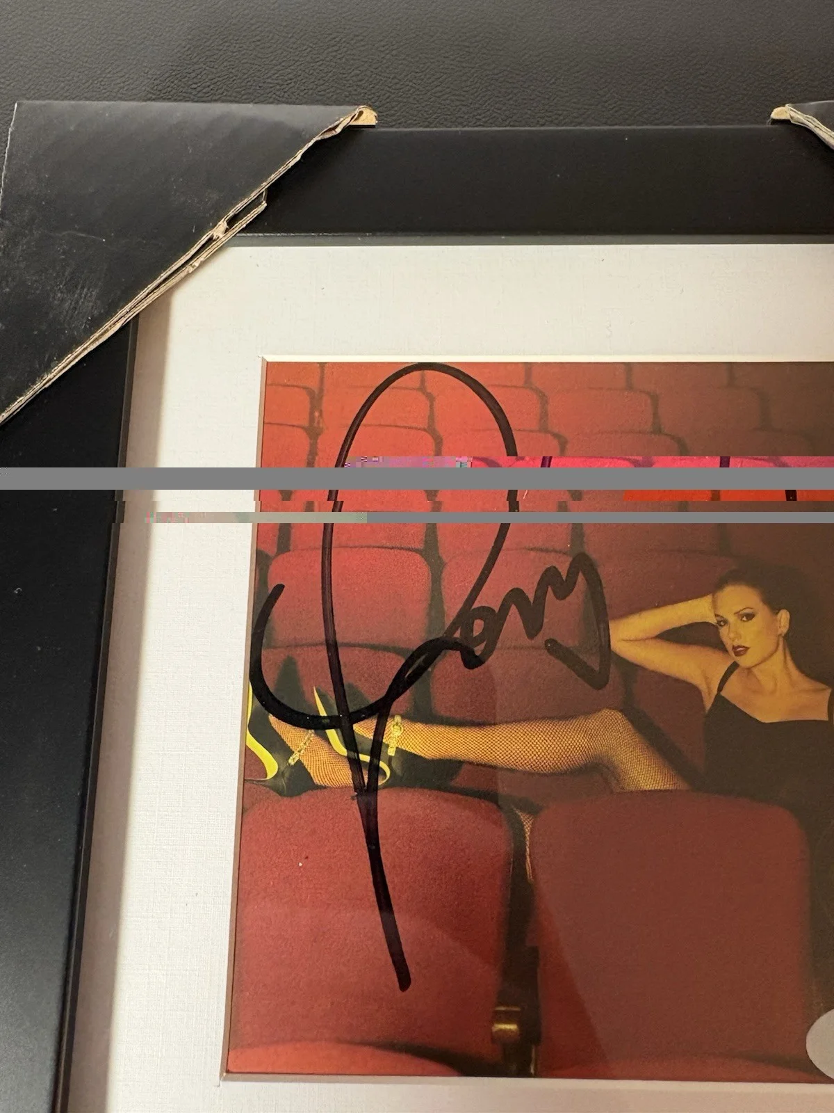 TAYLOR SWIFT LIFE OF A SHOWGIRL CD INSERT SIGNED FRAMED AUTOGRAPH PSA COA MUSIC, изображение 5