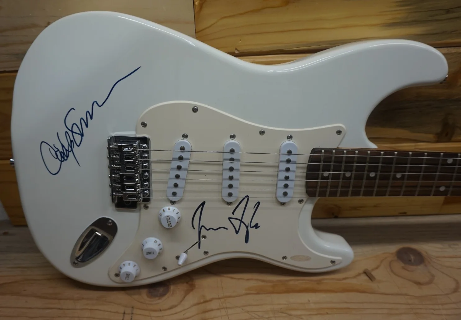 James Taylor Carly Simon Signed / Autographed Guitar, image 5