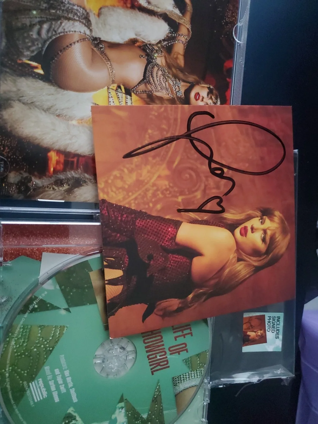 Taylor Swift The Life Of A Showgirl Signed Cd #3, изображение 2