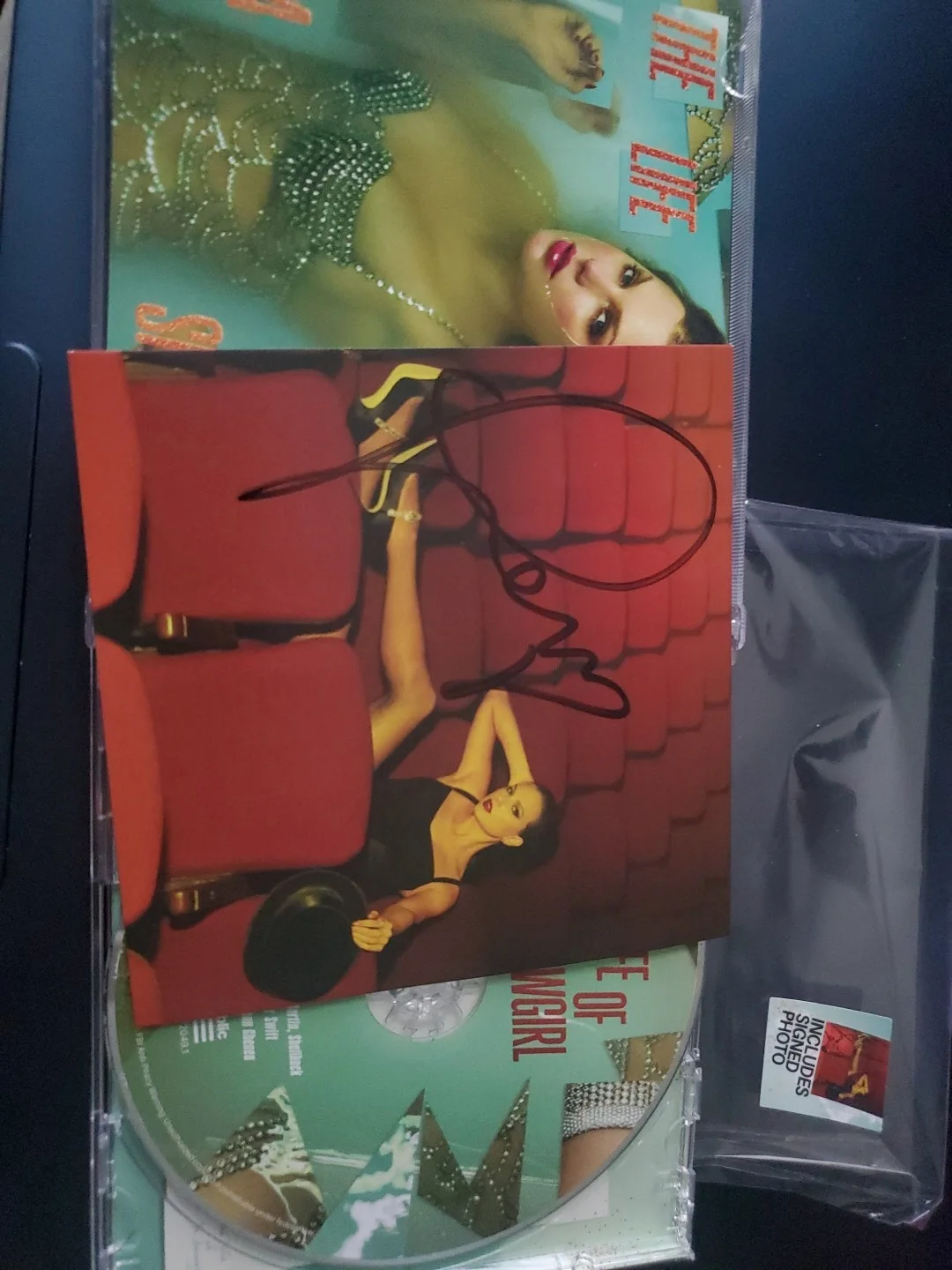 Taylor Swift The Life Of A Showgirl Signed Cd #4 With Long, Attached-Loopy Heart, изображение 2