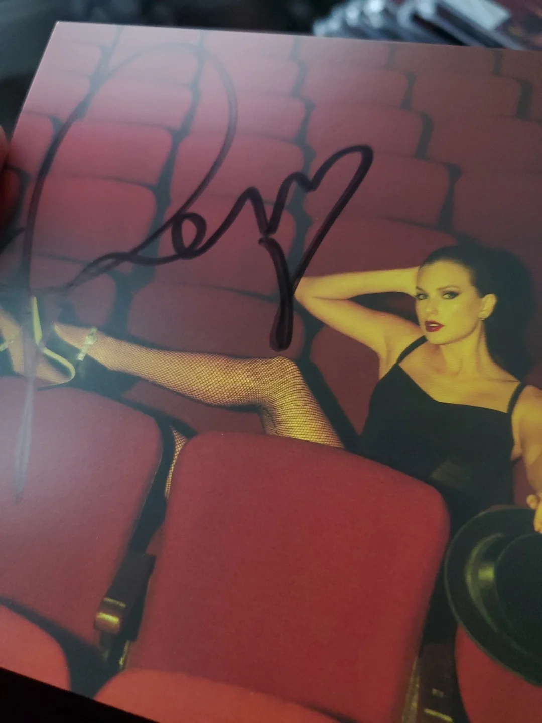 Taylor Swift The Life Of A Showgirl Signed Cd #4 With Long, Attached-Loopy Heart, изображение 3