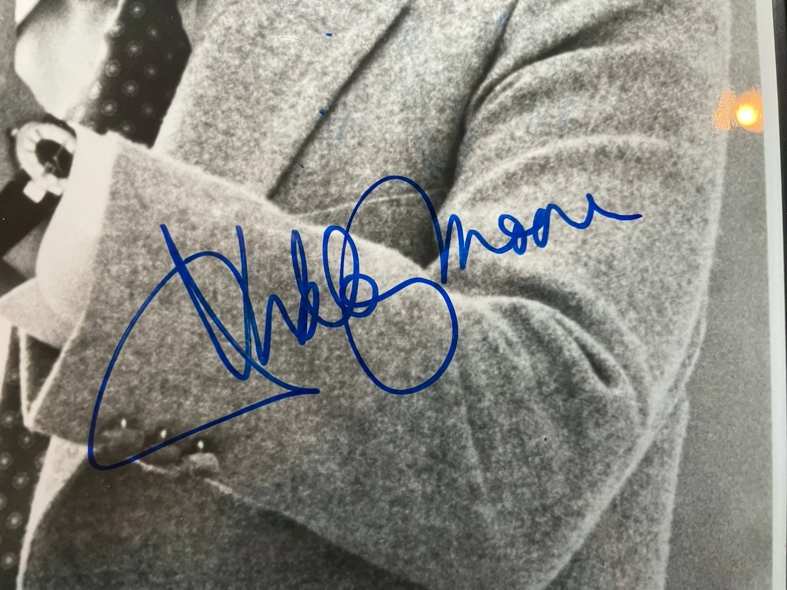 Dudley Moore — VINTAGE SIGNED 8X10 PHOTO DUDLEY MOORE AUTOGRAPH DECEASED W/ FRAME, изображение 2