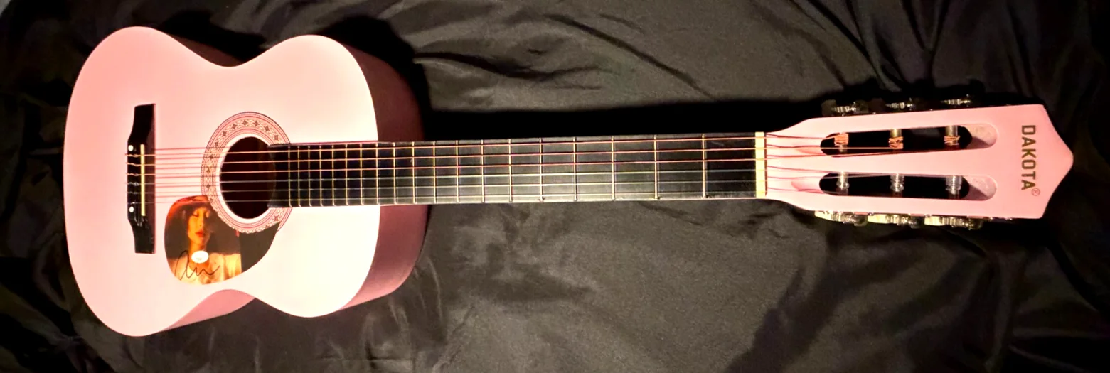 Ariana Grande Signed Autograph PINK 38" Custom Acoustic Guitar JSA COA, изображение 2