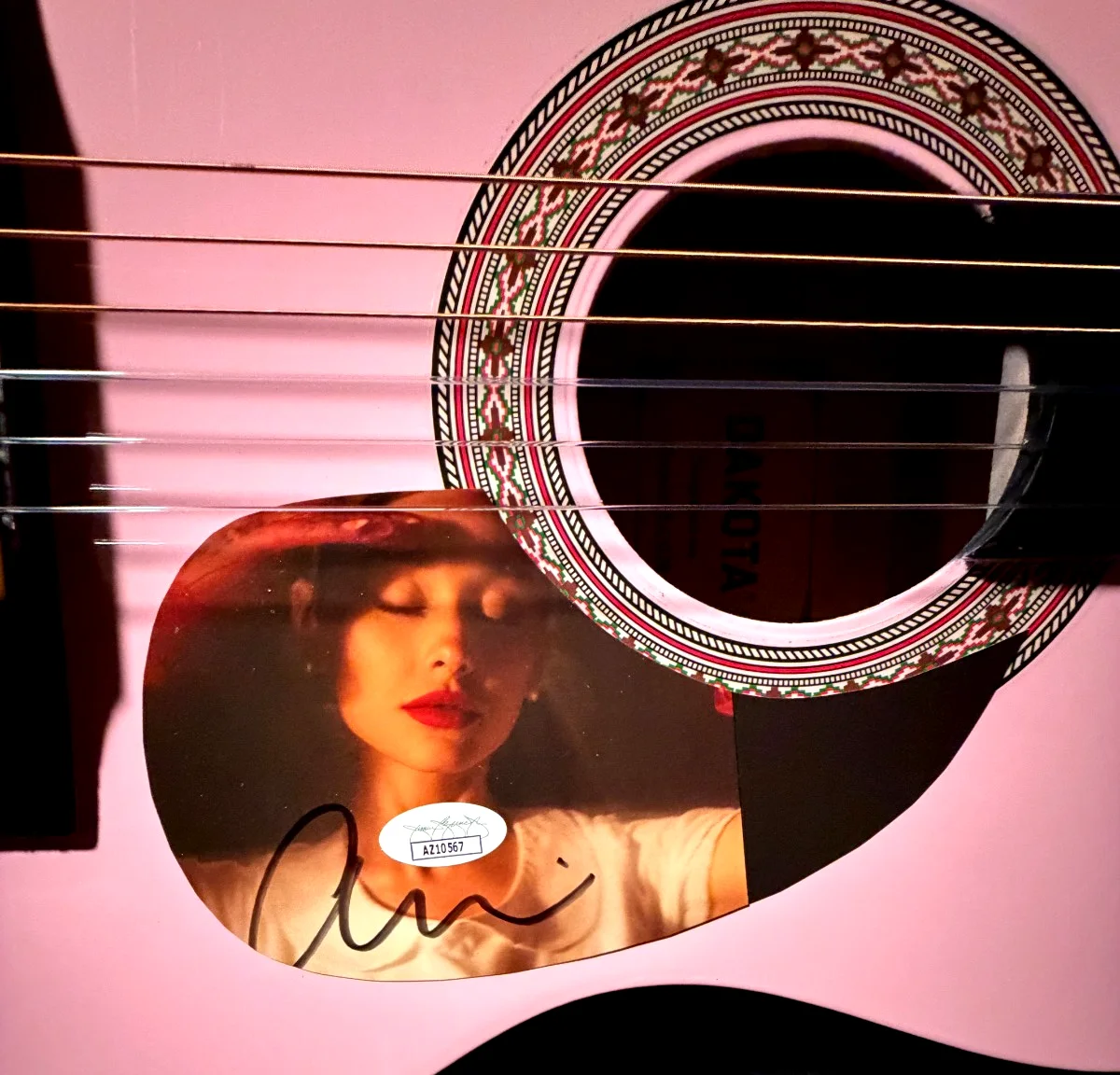 Ariana Grande Signed Autograph PINK 38" Custom Acoustic Guitar JSA COA, изображение 4