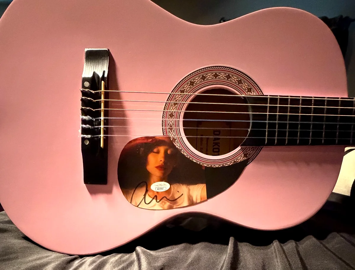 Ariana Grande Signed Autograph PINK 38" Custom Acoustic Guitar JSA COA, изображение 5