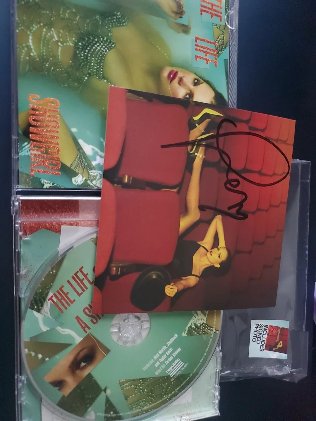 Taylor Swift The Life Of A Showgirl Signed Cd #4 ATTACHED Long Heart with Tail., изображение 2