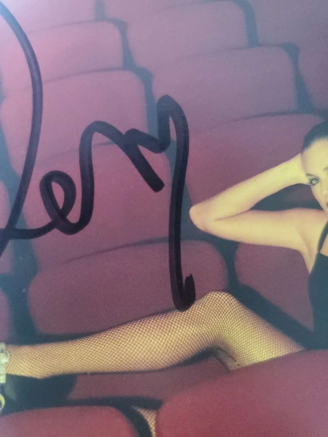 Taylor Swift The Life Of A Showgirl Signed Cd #4 ATTACHED Long Heart with Tail., изображение 3