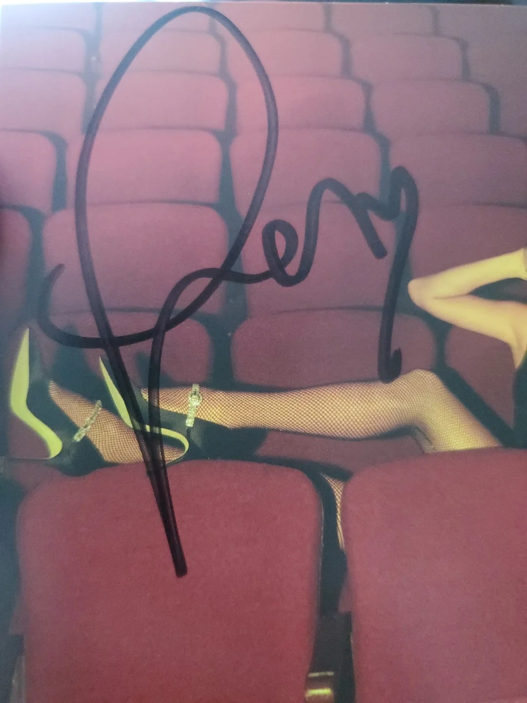 Taylor Swift The Life Of A Showgirl Signed Cd #4 ATTACHED Long Heart with Tail., изображение 4