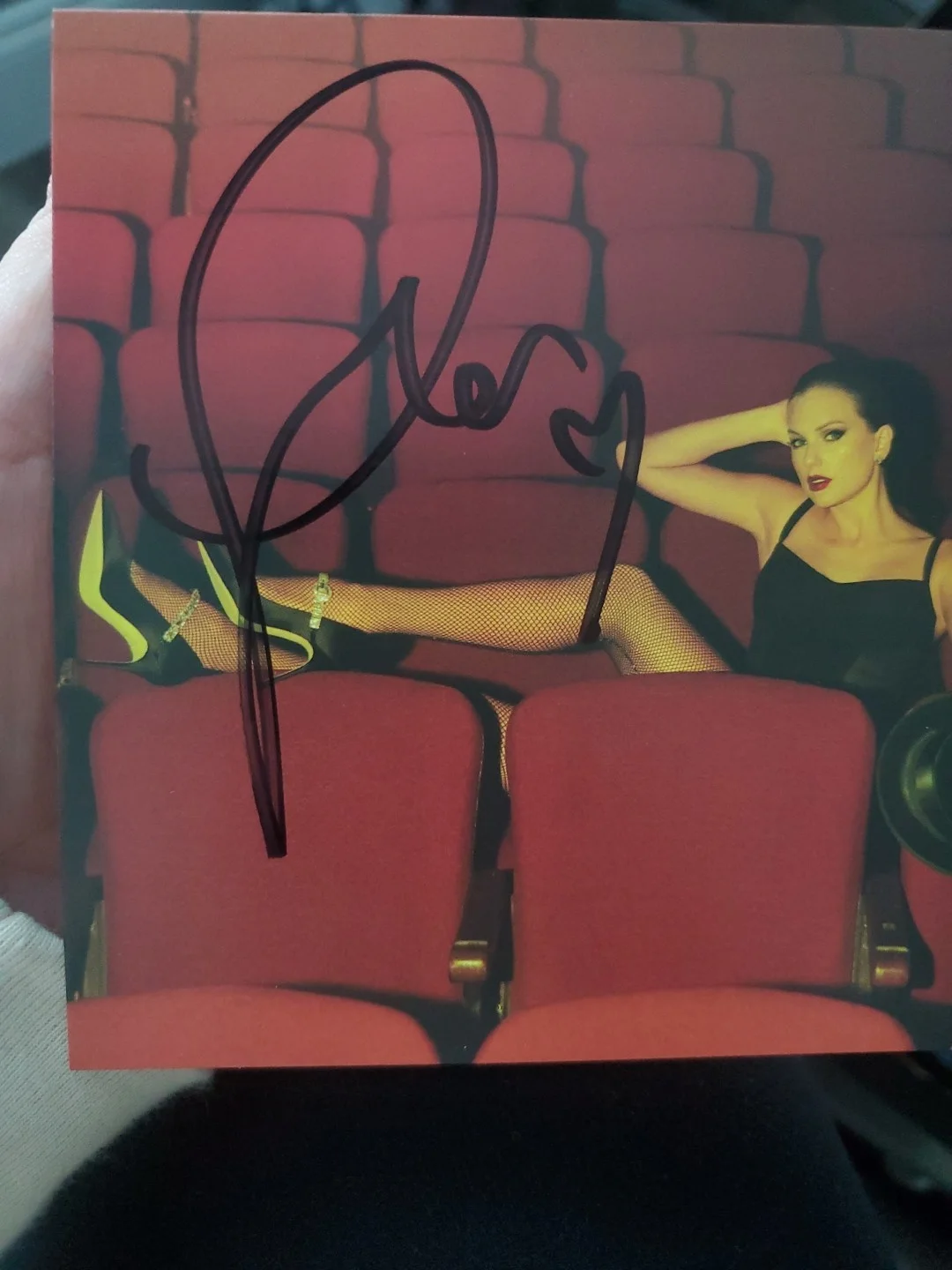 Taylor Swift The Life Of A Showgirl Unique Medium-Long Signature Cd #4, изображение 2
