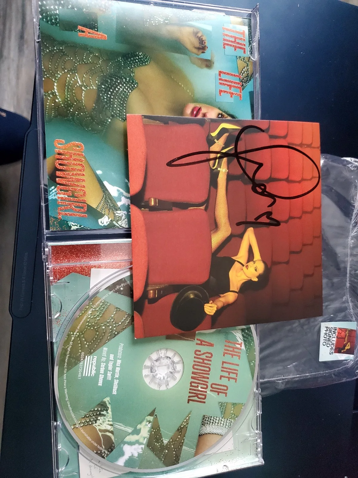 Taylor Swift TLOAS Signed Cd #4 Unique Medium-Long Signature, image 3