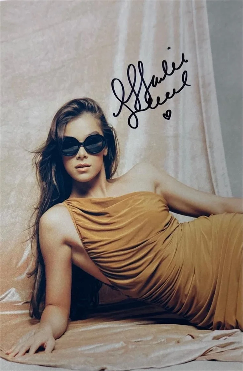 Hailee Steinfeld — Hailee Steinfeld Signed 8x11.5 Photo Autograph COA Inscribed Glam Portrait