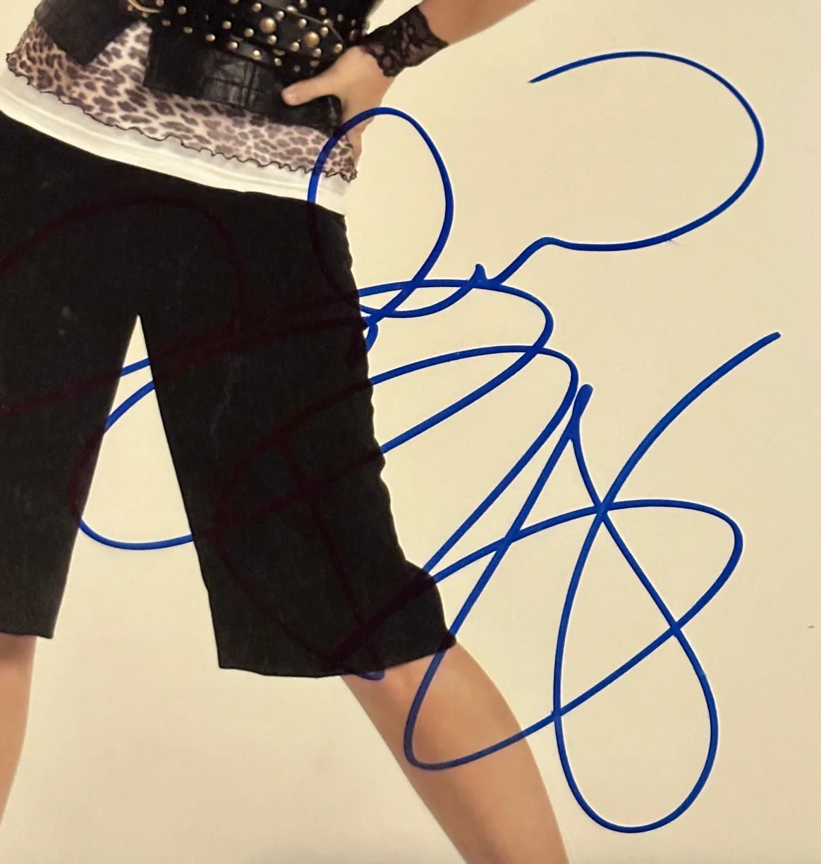 Sabrina Bryan — Sabrina Bryan Cheetah Girls Signed 8x10 Photo with PSA COA Sticker, изображение 2