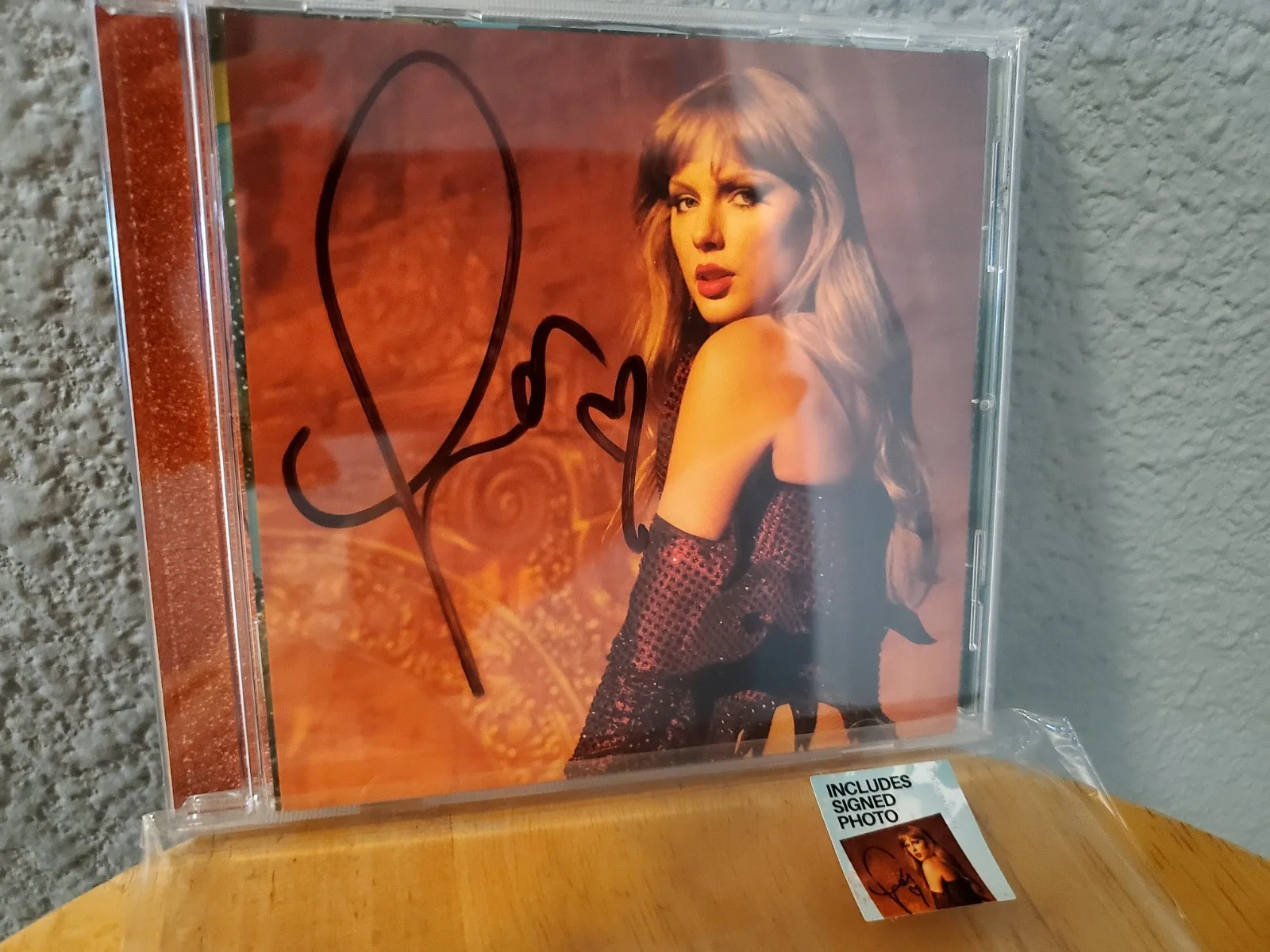 Taylor Swift The Life of a Showgirl signed cd #3 Perfect Long Heart with Tail., изображение 2