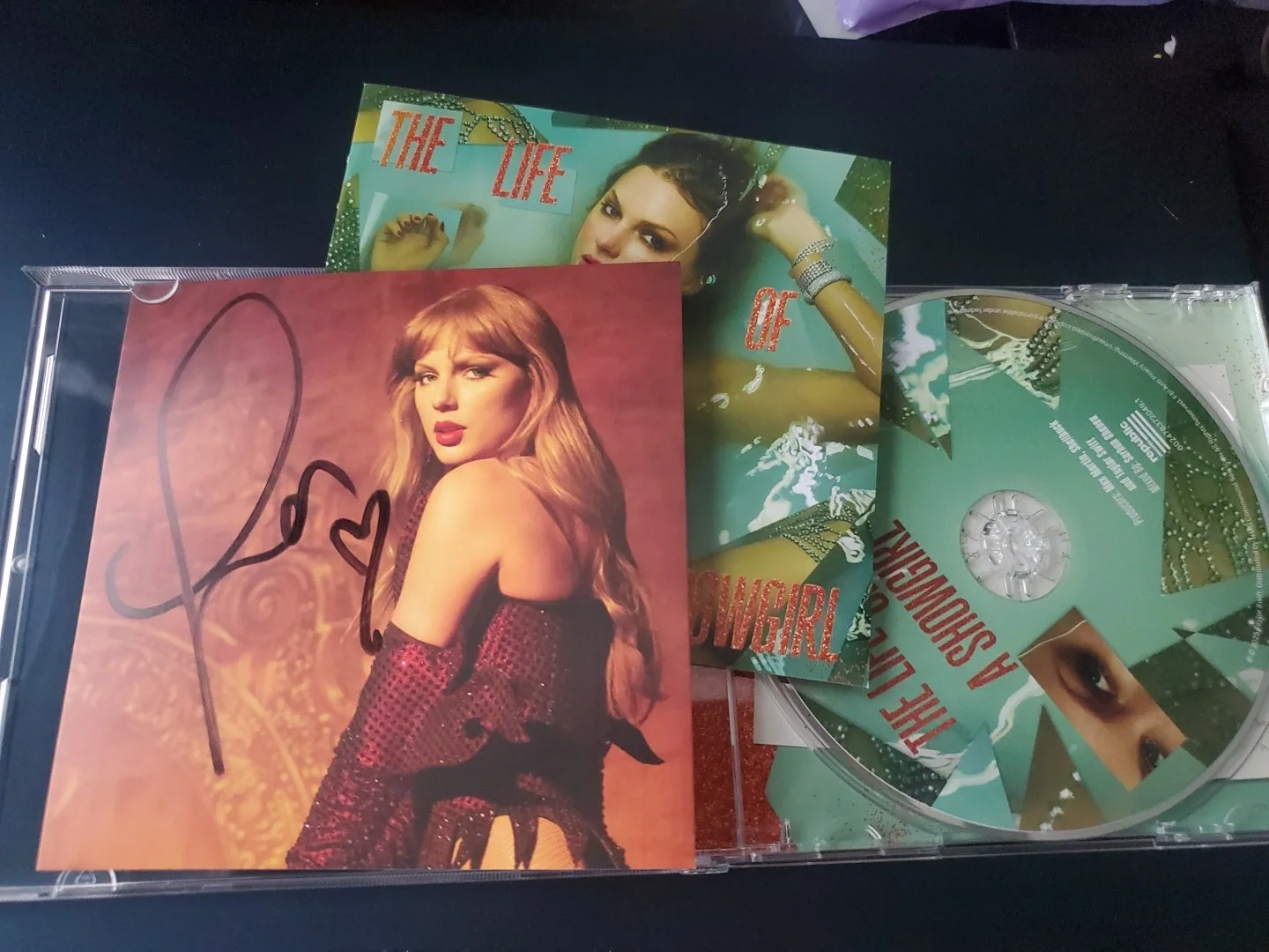 Taylor Swift The Life of a Showgirl signed cd #3 Perfect Long Heart with Tail., изображение 3