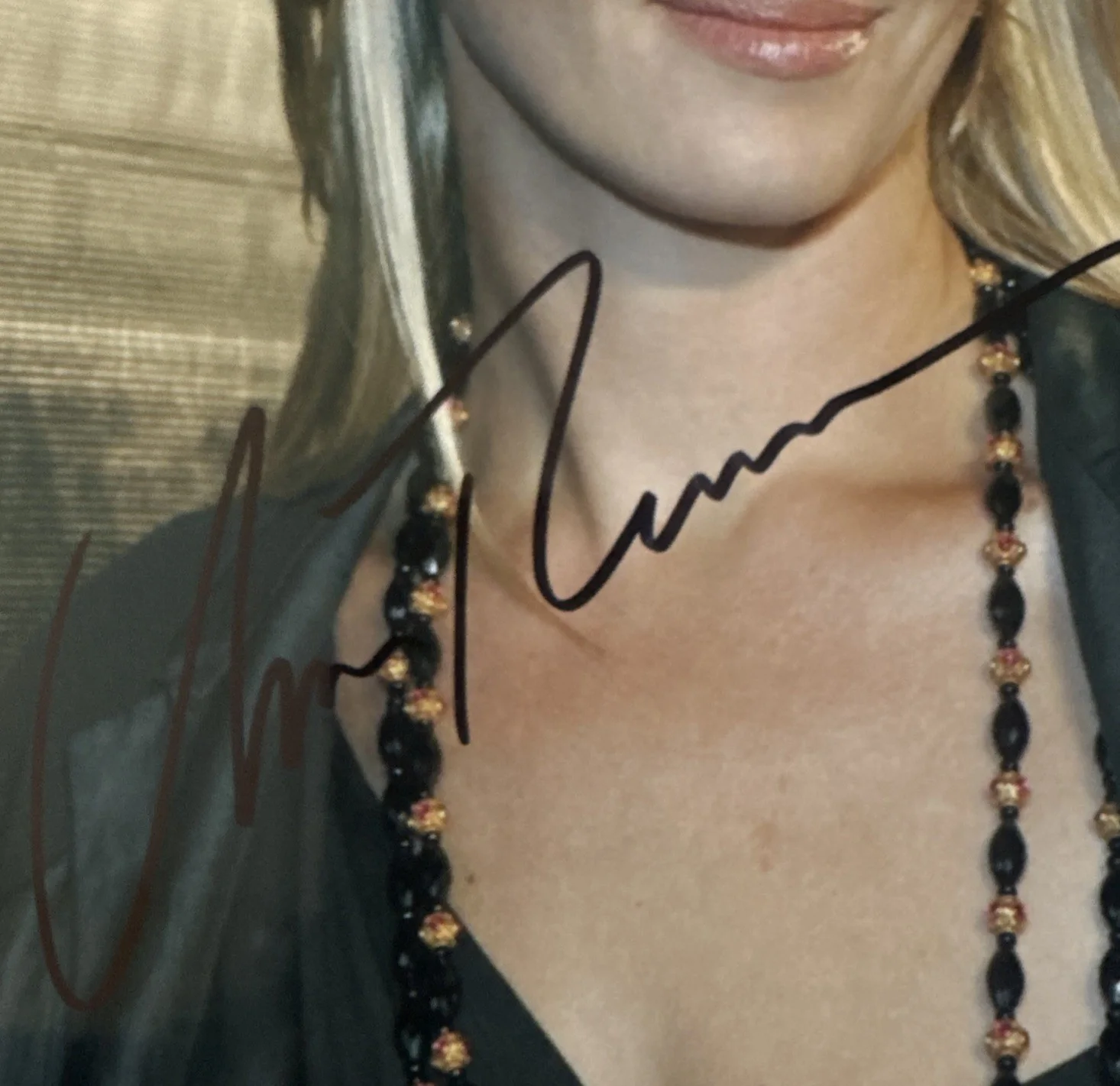 8 by 10 Signed Original Photo Of The Great Actress Uma Thurman missing COA., image 2