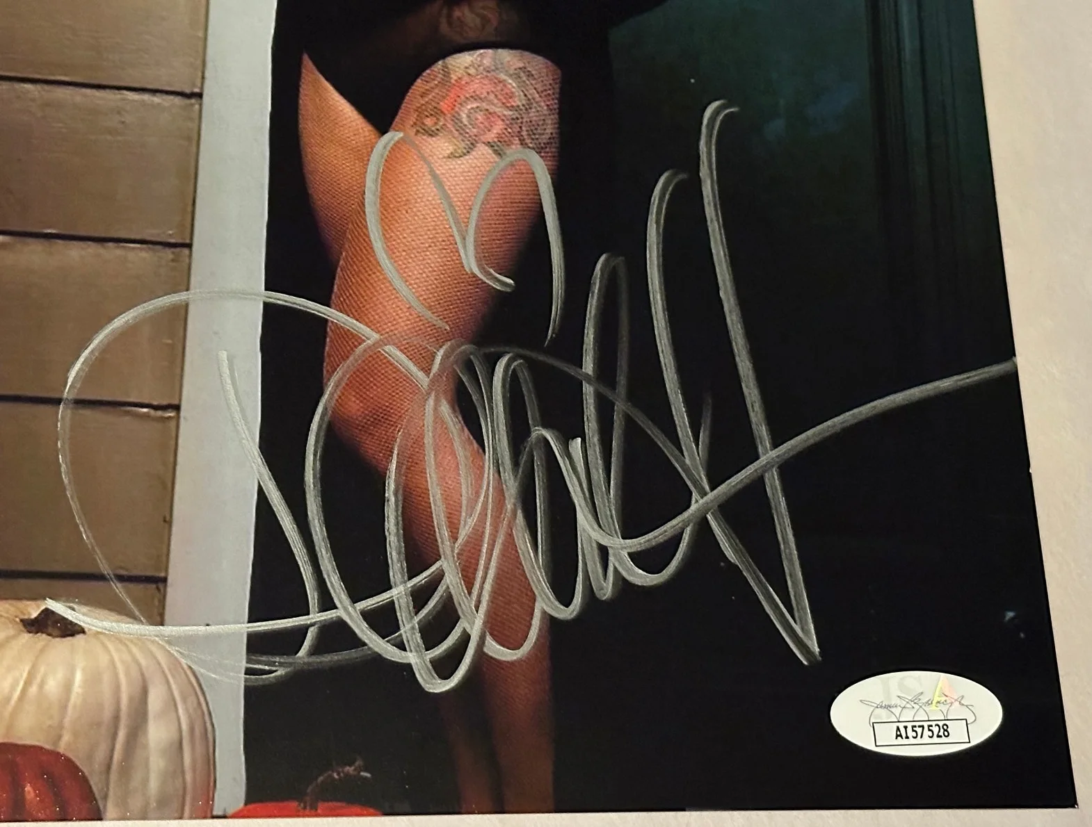 Danielle Harris — Danielle Harris Signed 8x10 Photo Horror Scream Queen with JSA COA Sticker, изображение 2