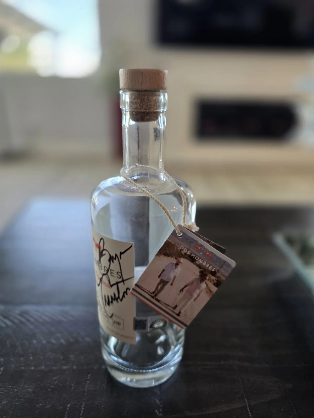 Bryan Cranston, Aaron Paul — Dos Hombres Mezcal SIGNED BOTTLE - Bryan Cranston & Aaron Paul - Autographed, изображение 3