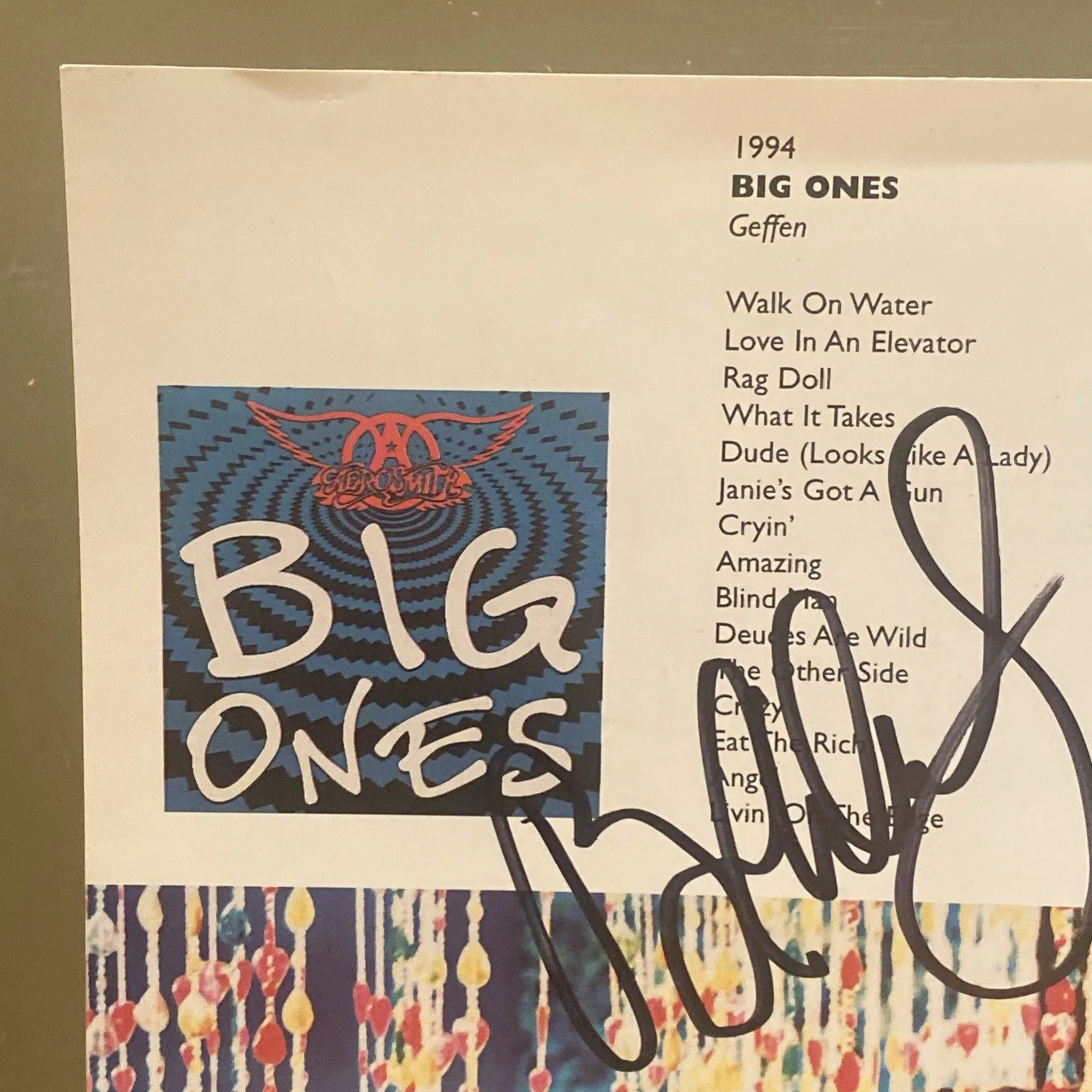 Steven Tyler, Joe Perry, Brad Whitford, Tom Hamilton, Joey Kramer — Aerosmith Autograph Big Ones Nine Lives 9.5x13.5 Promo Color Photo All 5 SIGNED, изображение 3