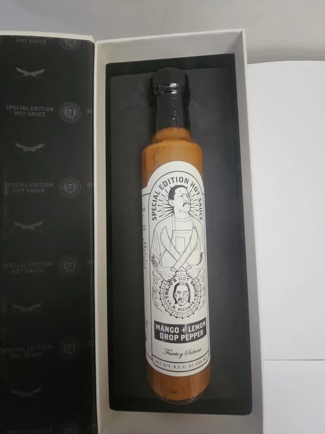 Special Edition Trejo’s Hot Sauce Mango & Lemon Drop Pepper. AUTOGRAPH LIMITED, изображение 3