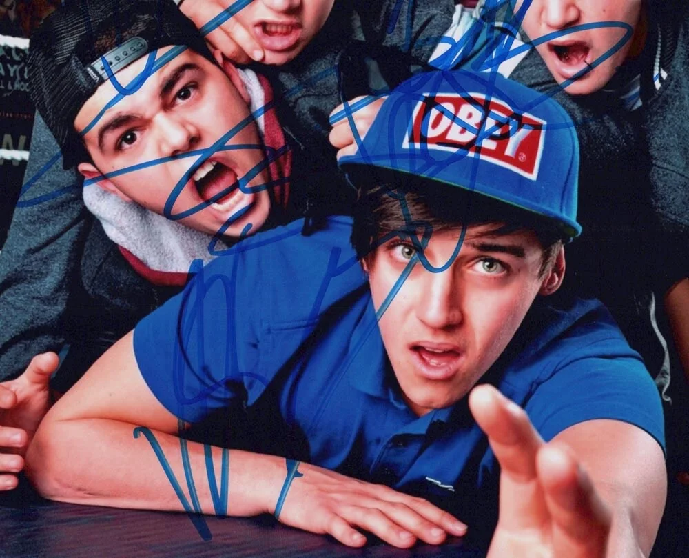 THE JANOSKIANS - LUKE BROOKS, JAMES YAMMAOUNI, DANIEL SAHYOUNIE — The Janoskians signed 8x10 Photo c PROOF Luke Brooks, James, Daniel COA, изображение 4