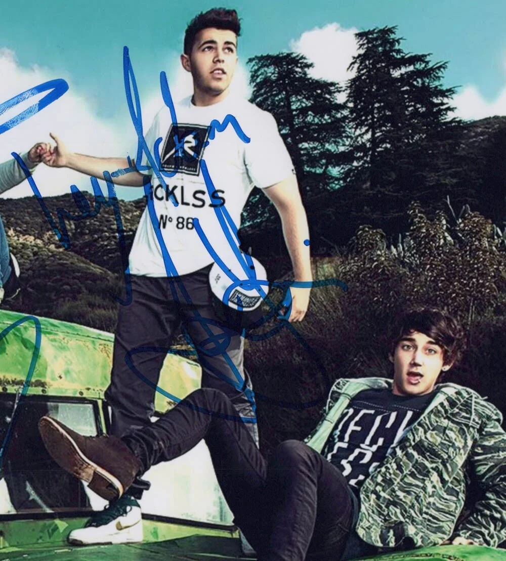 THE JANOSKIANS - LUKE BROOKS, JAMES YAMMAOUNI, DANIEL SAHYOUNIE — The Janoskians signed 8x10 Photo b PROOF Luke Brooks, James, Daniel COA, изображение 4