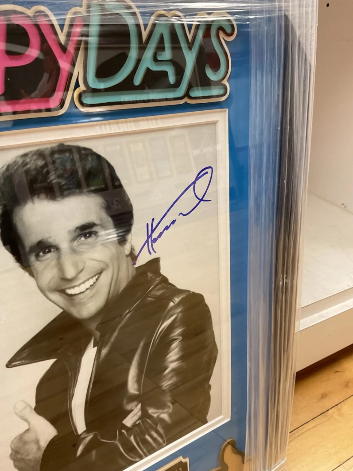 Henry Winkler — Henry Winkler “The Fonz” Signed Photo Framed w/Happy Days Themed Custom Design, изображение 2