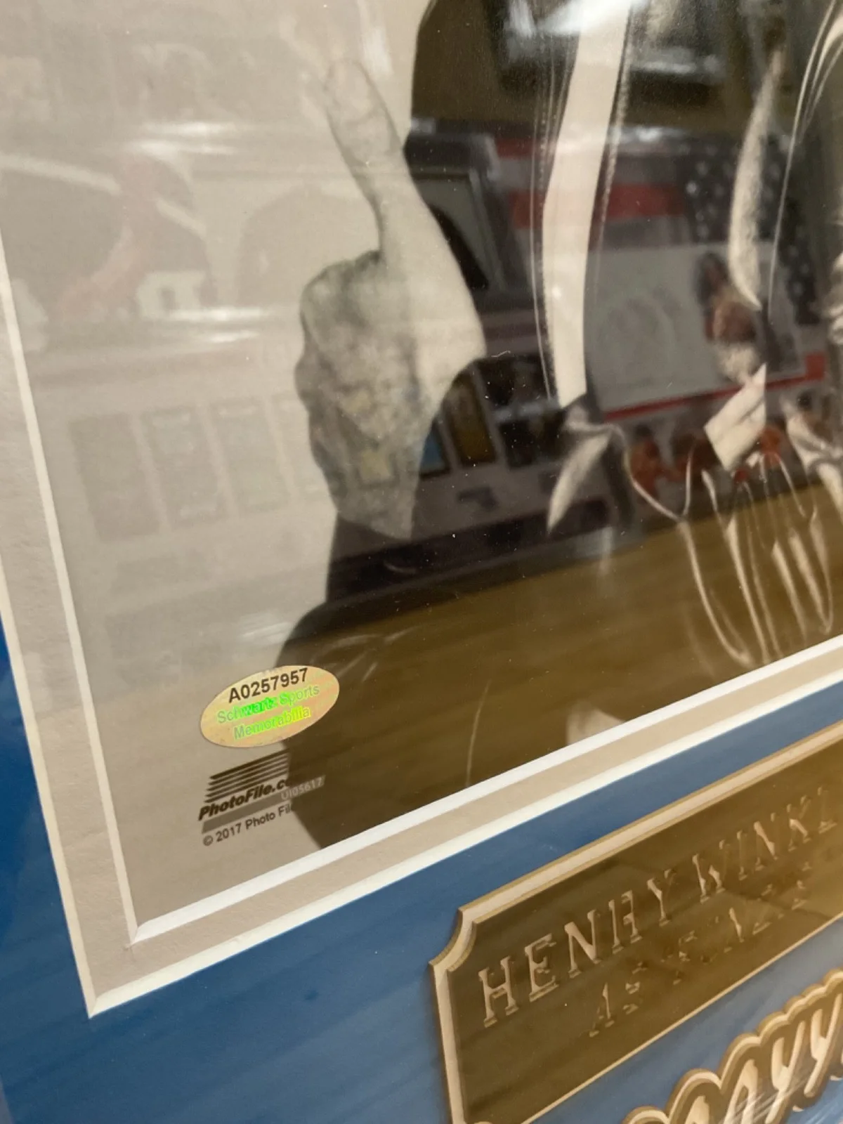 Henry Winkler — Henry Winkler “The Fonz” Signed Photo Framed w/Happy Days Themed Custom Design, изображение 5