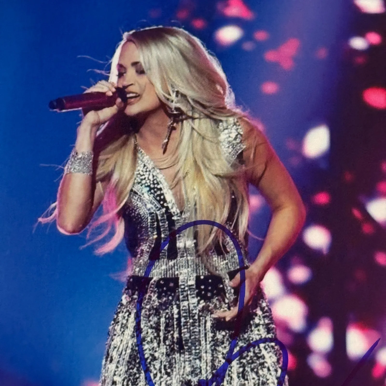CARRIE UNDERWOOD SIGNED AUTOGRAPHED COLOR 8X10 AUTO PHOTO PHOTOGRAPH W/ COA NICE, изображение 2