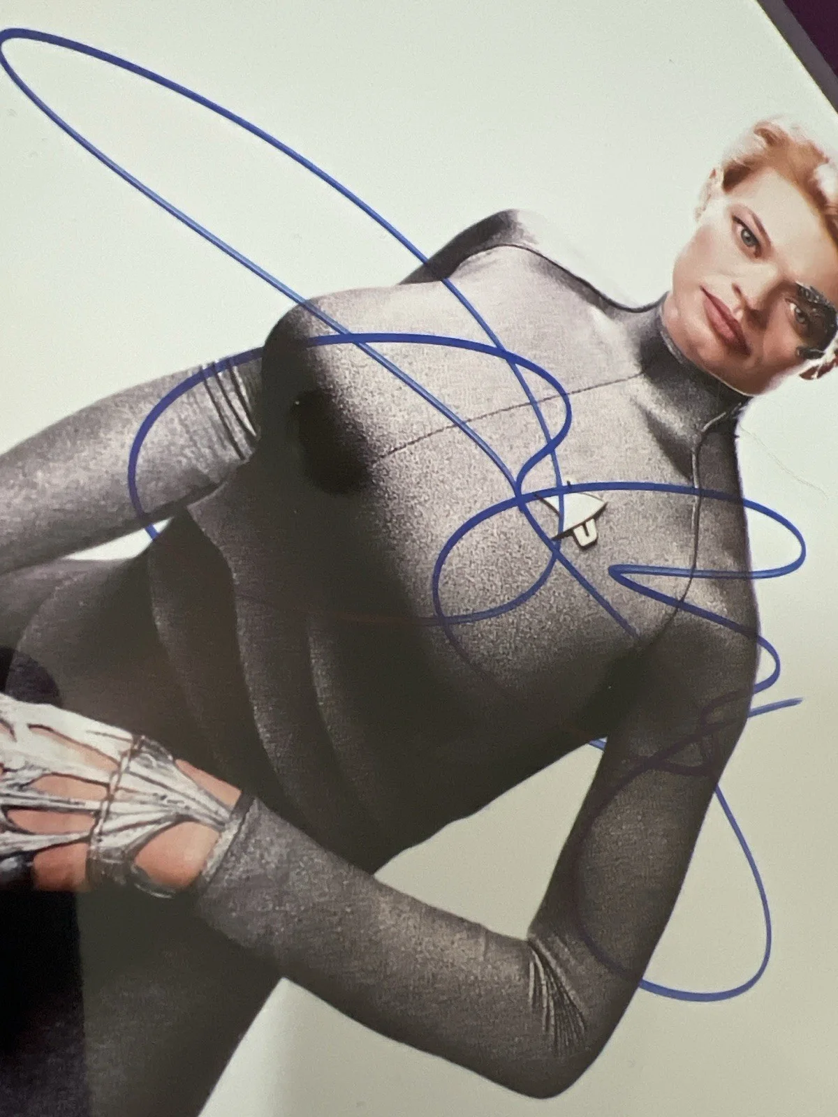 Jeri Ryan — Jeri Ryan Signed Star Trek Voyager OfficialPix 8x10 Photo Seven of Nine PSA/DNA, изображение 2