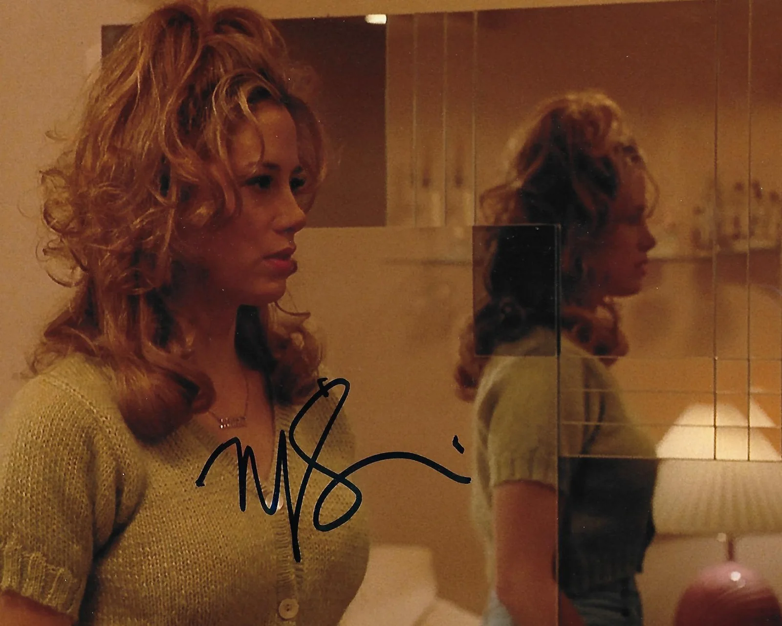 Mira Sorvino — Mira Sorvino signed 8x10 photo Mighty Aphrodite Academy Award Actor COA LOOK!