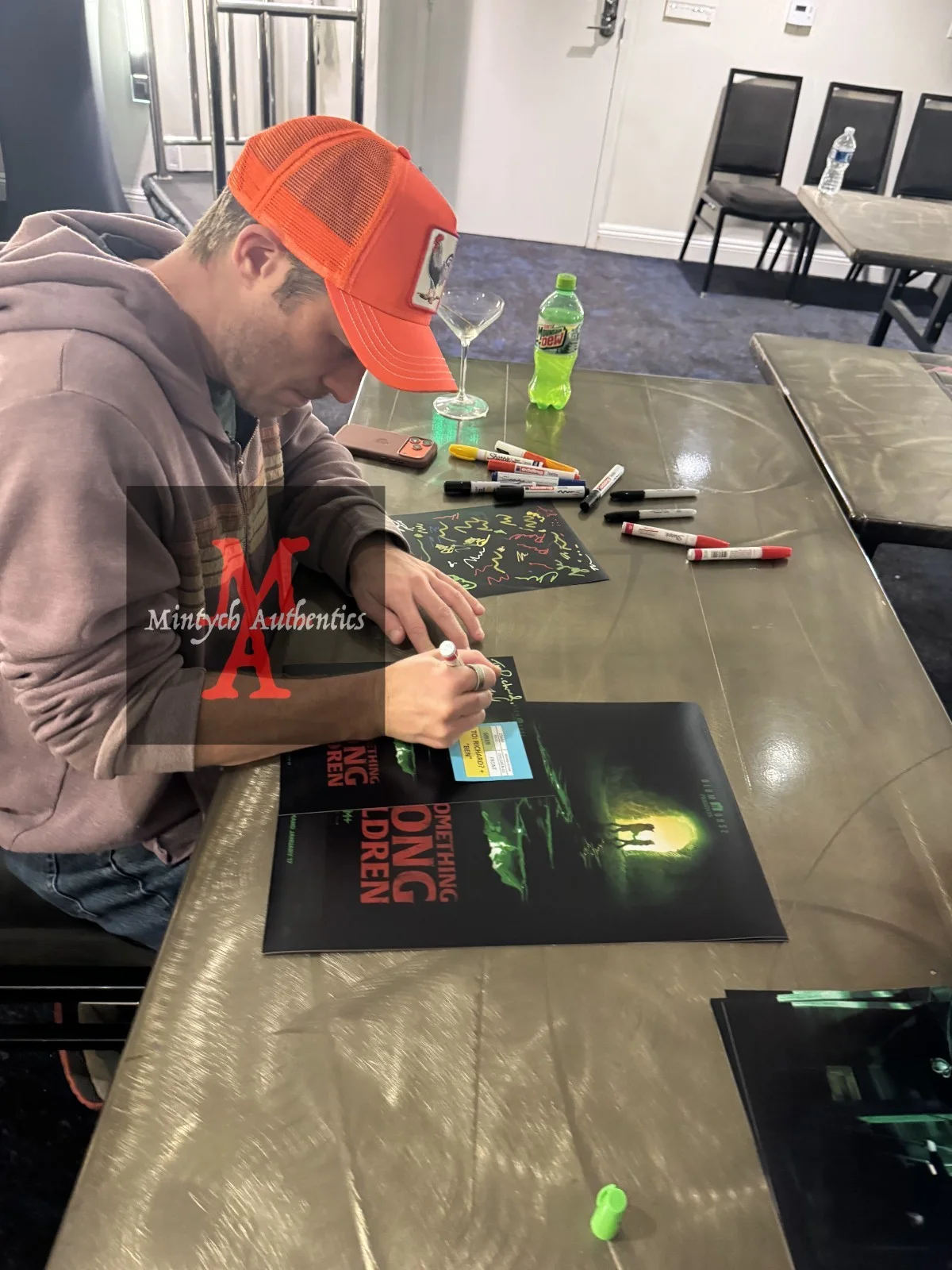Zach Gilford — Zach Gilford autographed signed 8x10 photo House of Usher Beckett COA, изображение 3