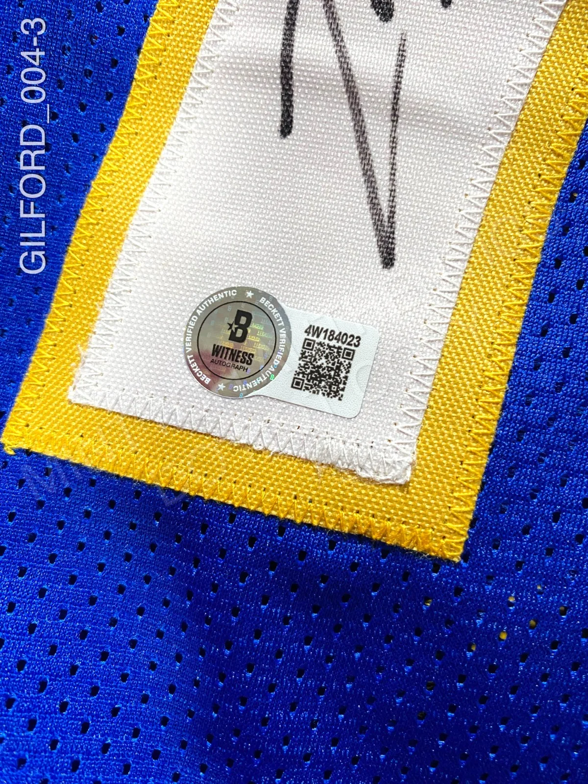 Zach Gilford — Zach Gilford signed Matt Saracen custom jersey Friday Night Lights Beckett, изображение 3