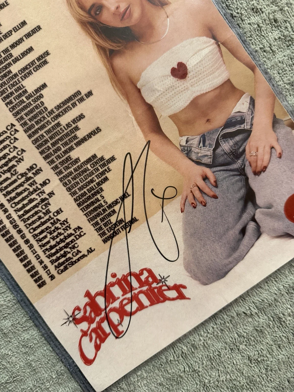Sabrina Carpenter- Emails I Can’t Send Tour VIP Package (SIGNED poster) Rare, изображение 3