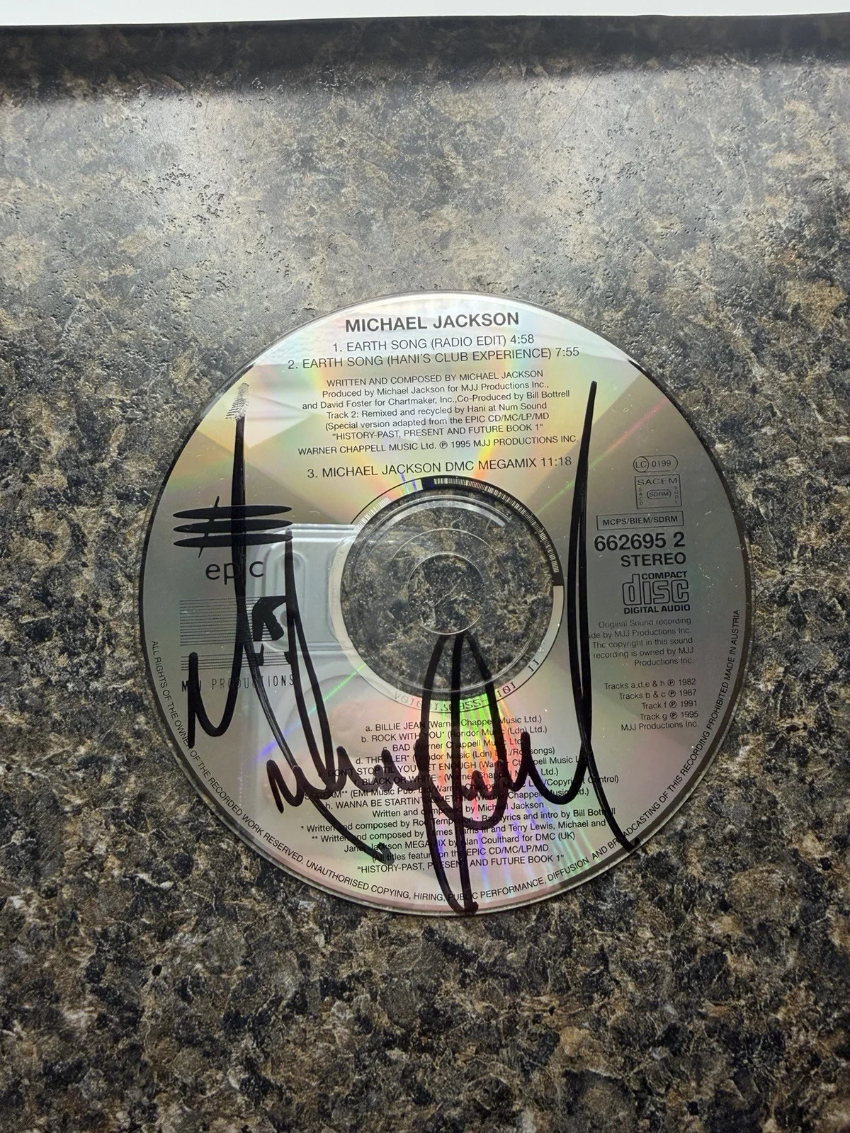 Amazing Michael Jackson Signed CD PSA Certified Autograph Earth Song CD Rare, изображение 2