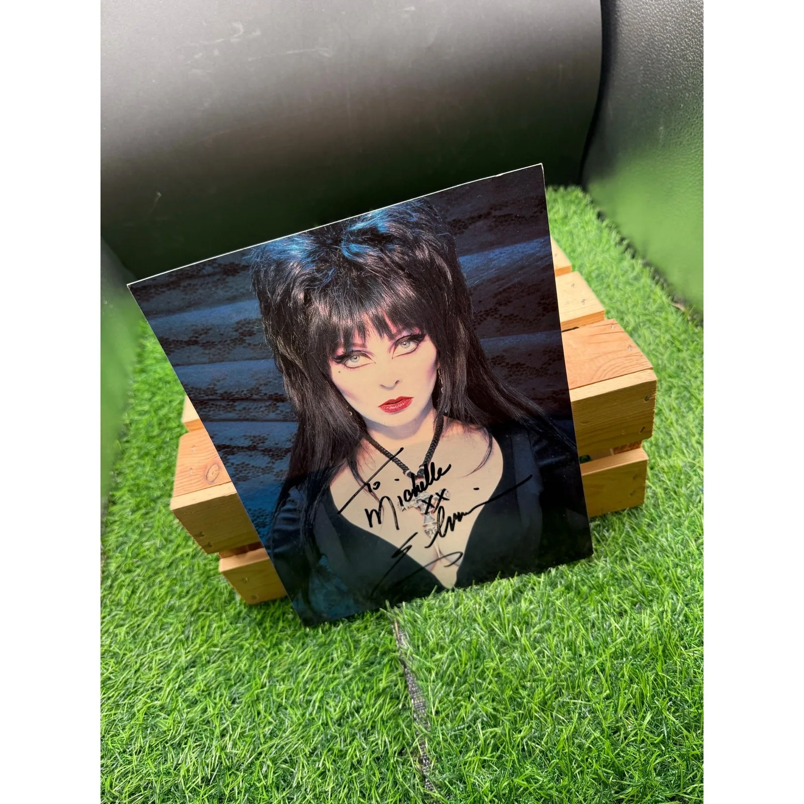 Autographed 8x10 Photo of Cassandra Peterson-Elvira-Address toMichelle, изображение 3