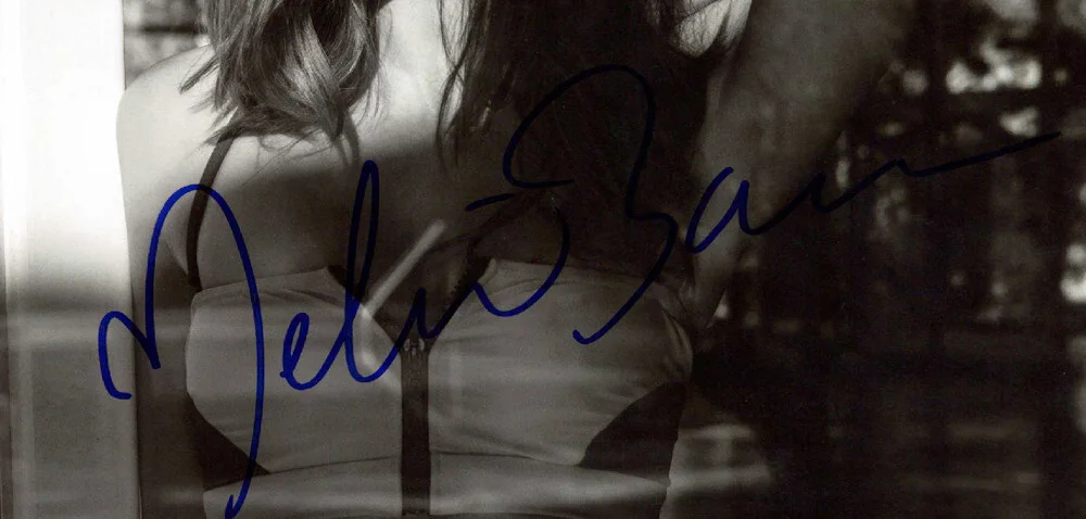 MELISSA BARRERA SIGNED AUTOGRAPHED 11x14 PHOTO SCREAM QUEEN RARE BECKETT BAS, изображение 2