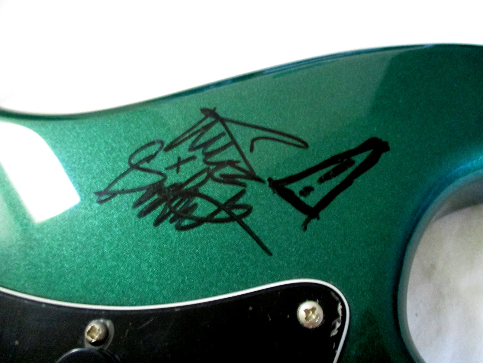 Green Day, AUTOGRAPHED GUITAR, Stratocaster Squire, Signed by All Three (2000), image 3