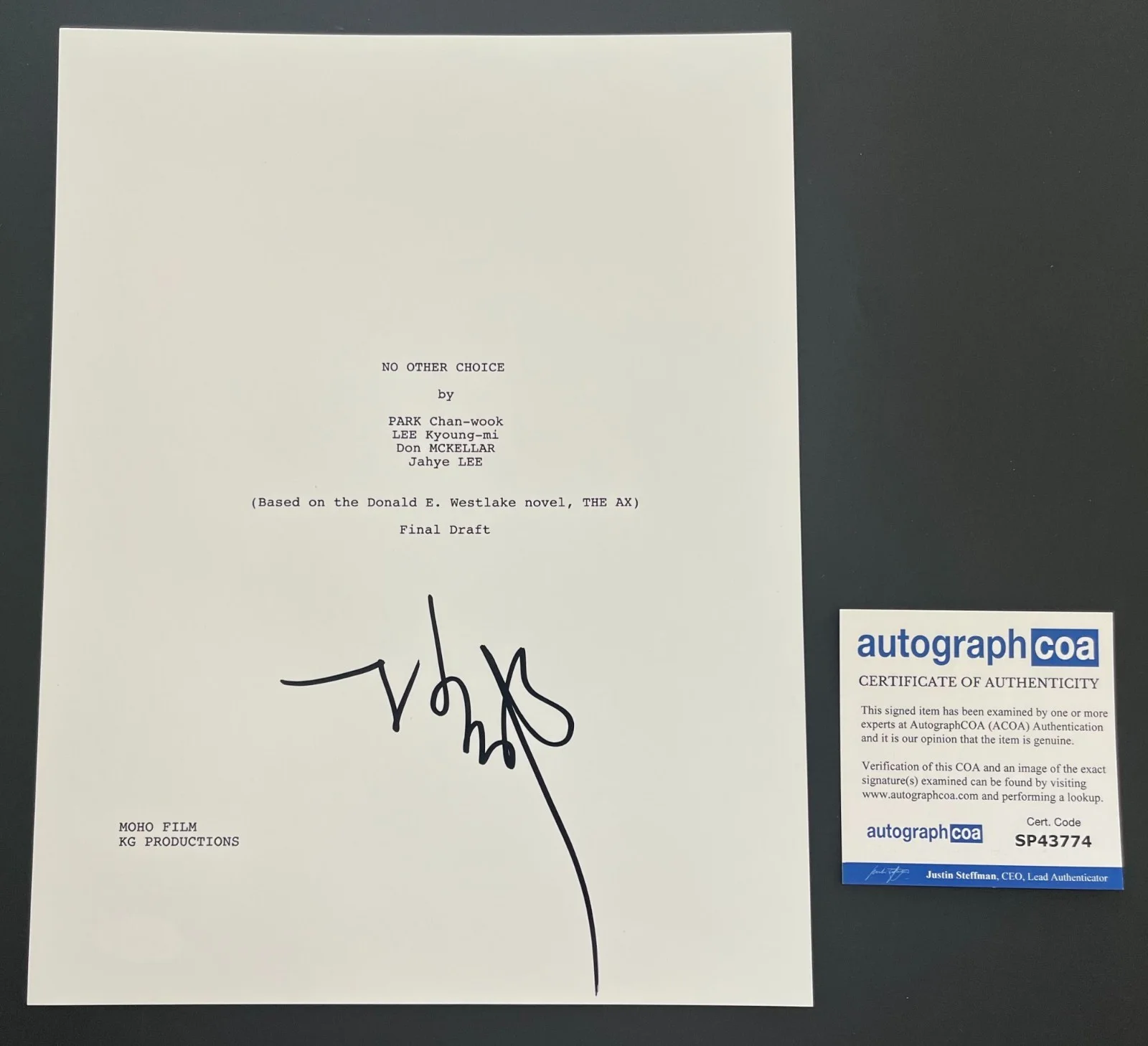 PARK CHAN-WOOK SIGNED NO OTHER CHOICE SCRIPT w/EXACT VIDEO PROOF & AUTOGRAPH COA, image 3