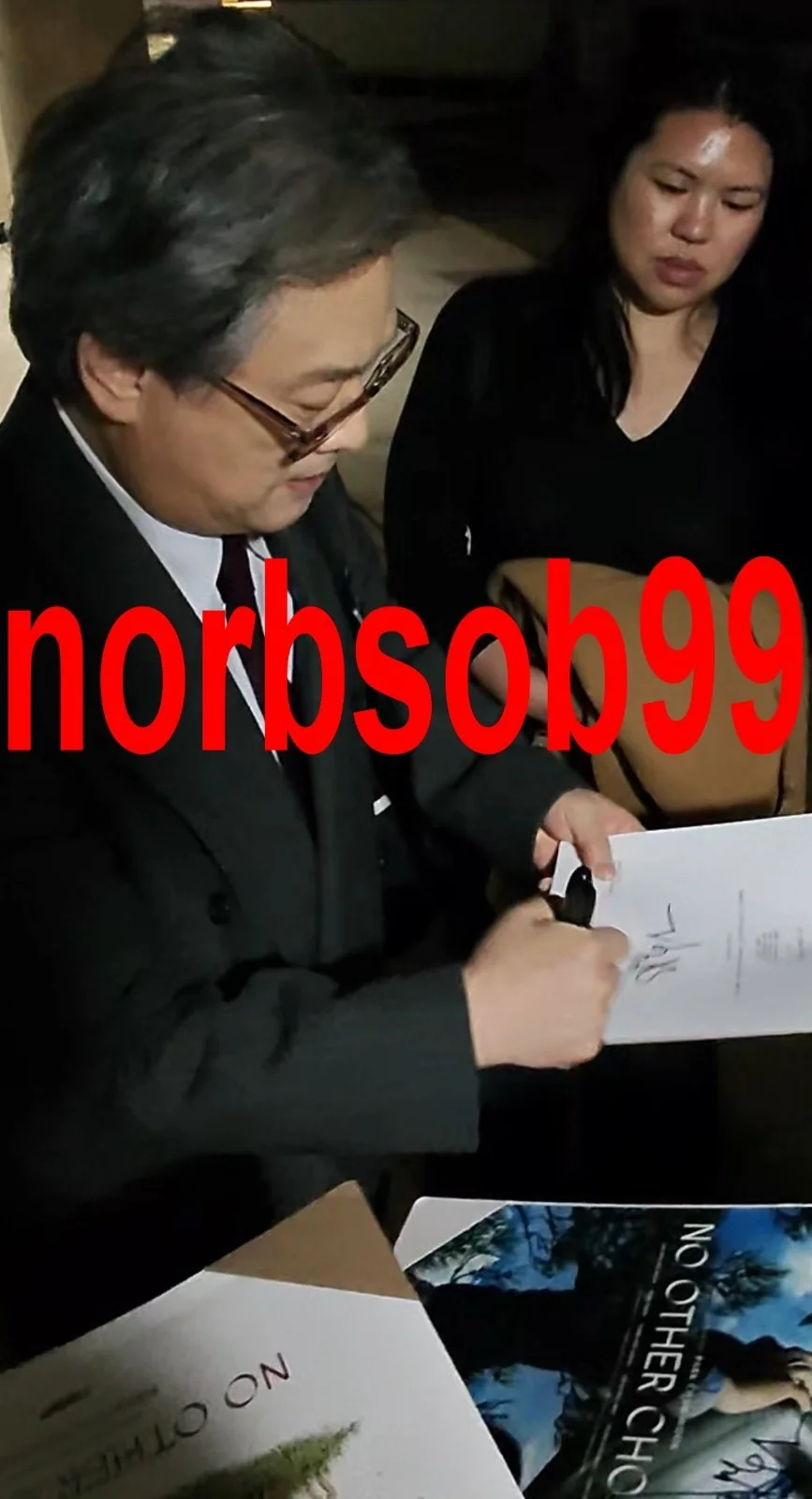 PARK CHAN-WOOK SIGNED NO OTHER CHOICE SCRIPT w/EXACT VIDEO PROOF & AUTOGRAPH COA, image 4