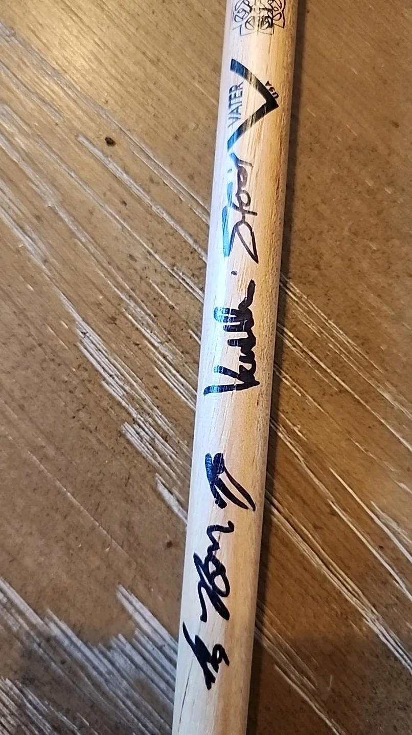Breaking Benjamin Autographed Vater Drumstick, изображение 3