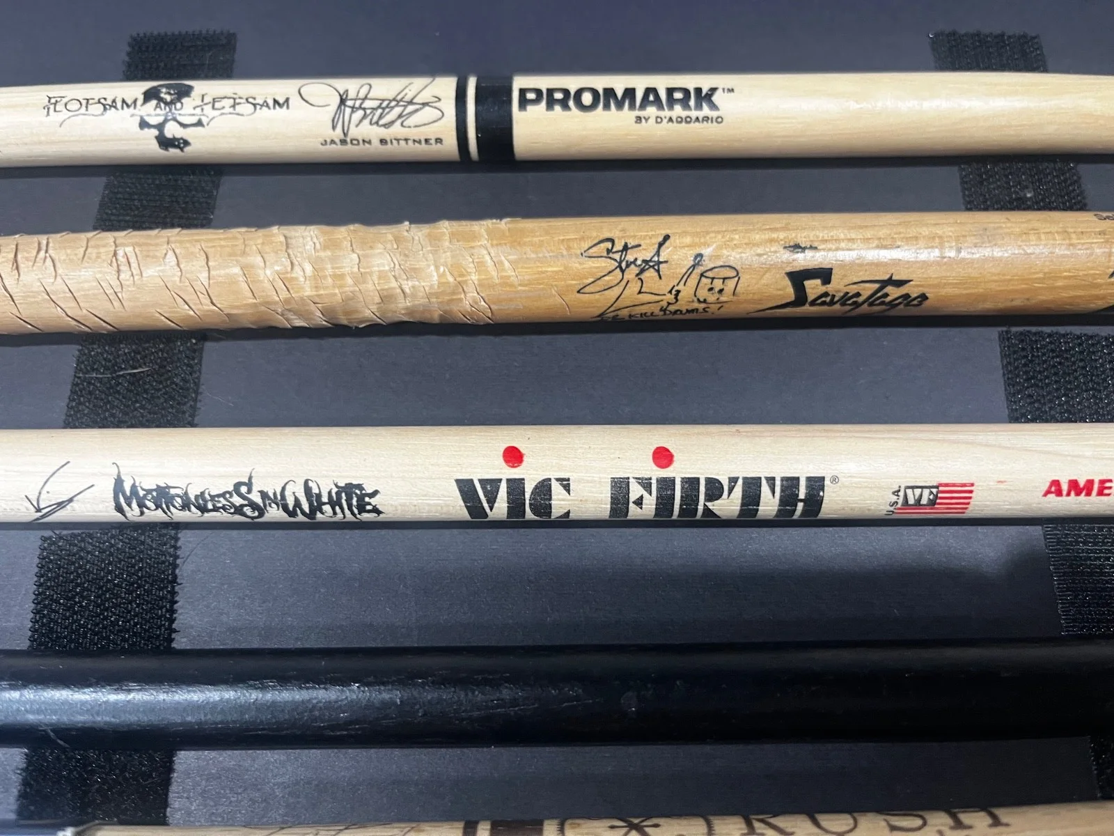 MEGADETH Shawn Drover Signed Drumsticks #07 Set in the photo Group 12, image 4