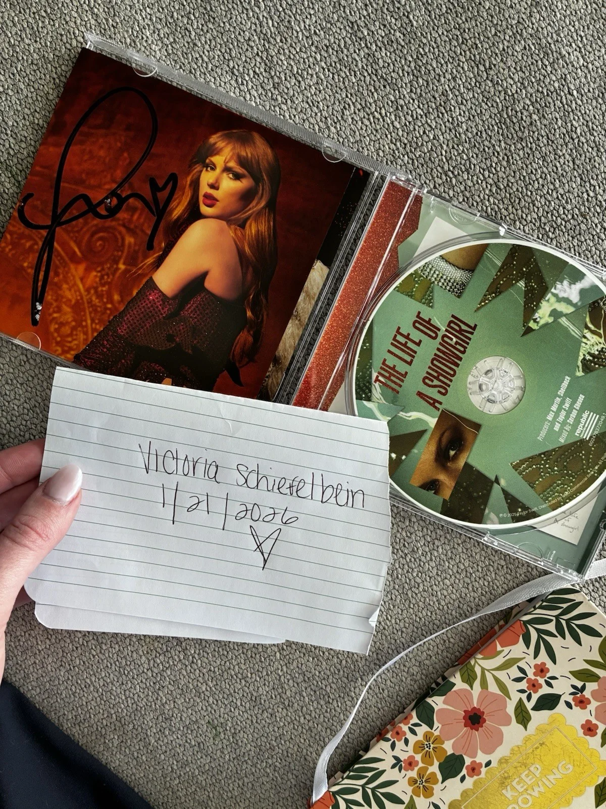 Taylor Swift 'The Life of a Showgirl' Signed CD Photo 3, изображение 2