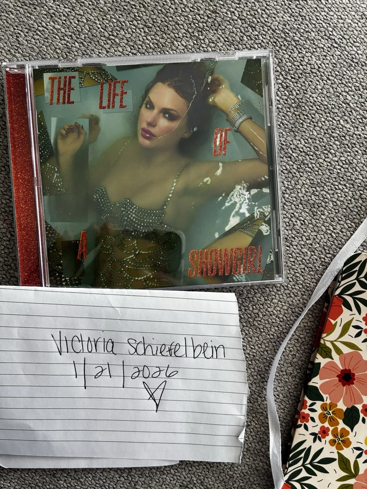 Taylor Swift 'The Life of a Showgirl' Signed CD Photo 3, изображение 4